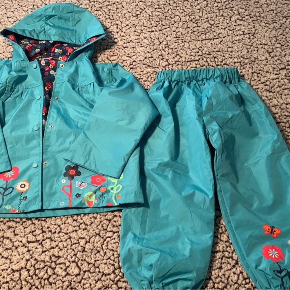 Kids rain suit.